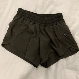 Lululemon track short 4 Army Green
